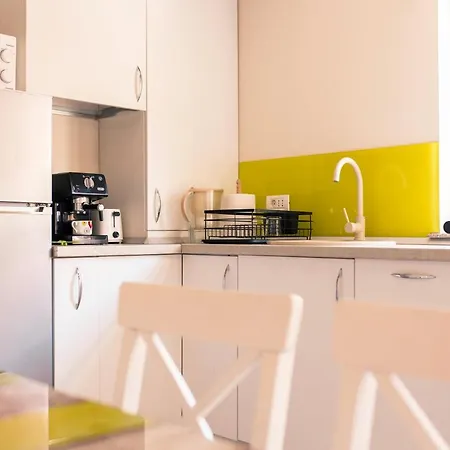 Seek And Hide - Little Emma's Hideaway *