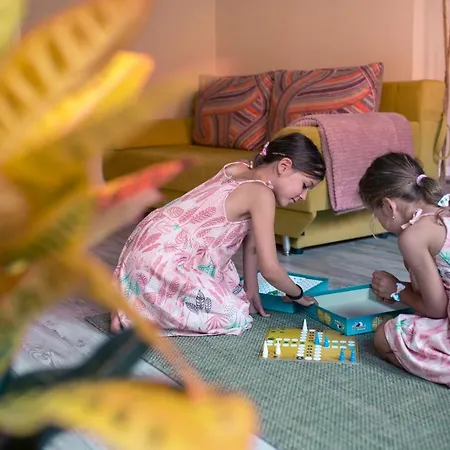 Seek And Hide - Little Emma's Hideaway Daire *