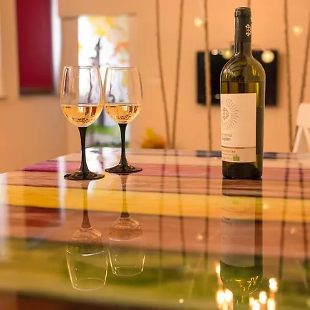 Seek And Hide - Little Emma's Hideaway דירה