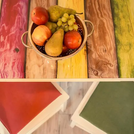 Seek And Hide - Little Emma's Hideaway Daire