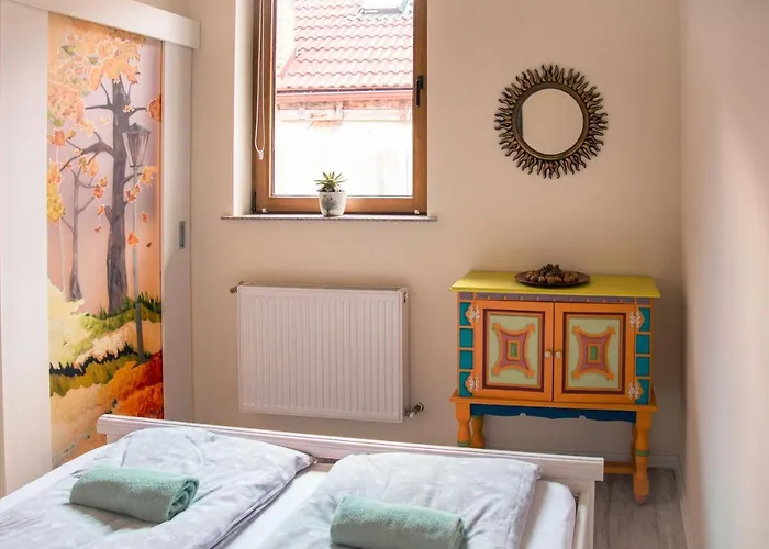 Seek And Hide - Little Emma's Hideaway * 布拉索夫