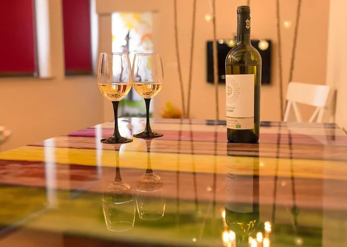 Seek And Hide - Little Emma's Hideaway Daire