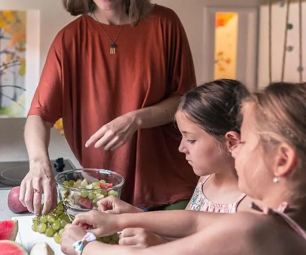 Seek And Hide - Little Emma's Hideaway