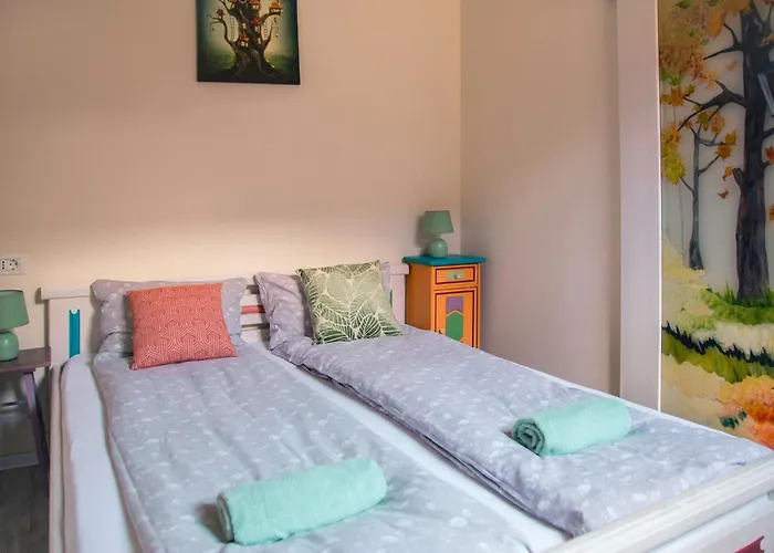 Seek And Hide - Little Emma's Hideaway